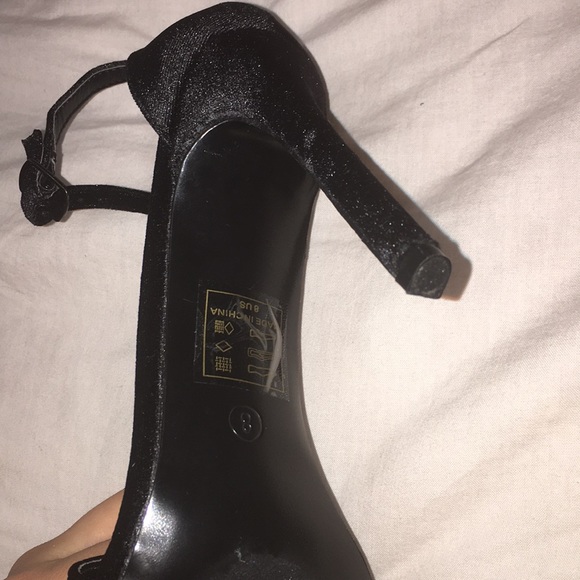 New!!!Black High heels (FashionNova) - Picture 5 of 5
